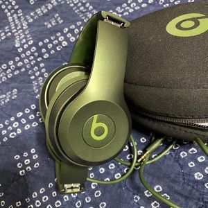 EUC Beats Headphones and case 🎧